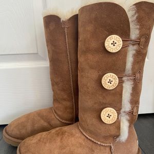 UGG BOOTS with Bailey Buttons